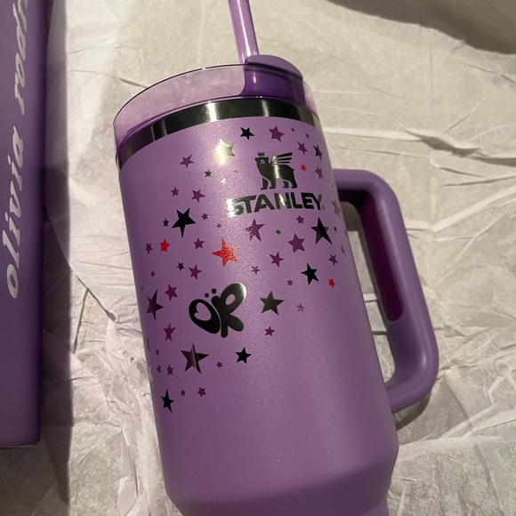 Olivia Rodrigo Limited Edition Stanley Tumbler - Picture 7 of 7